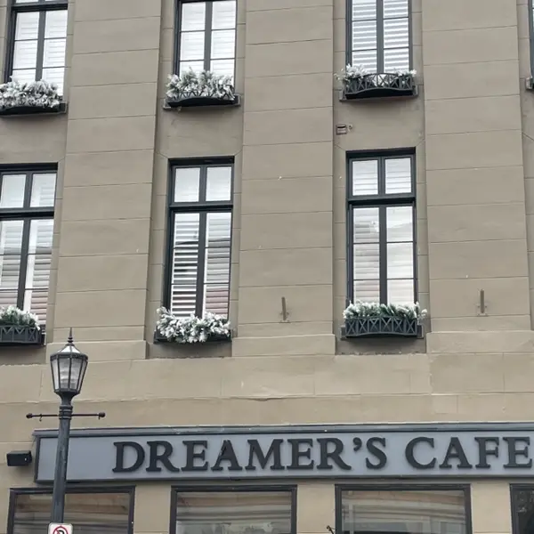 Storefront of Dreamer’s Café