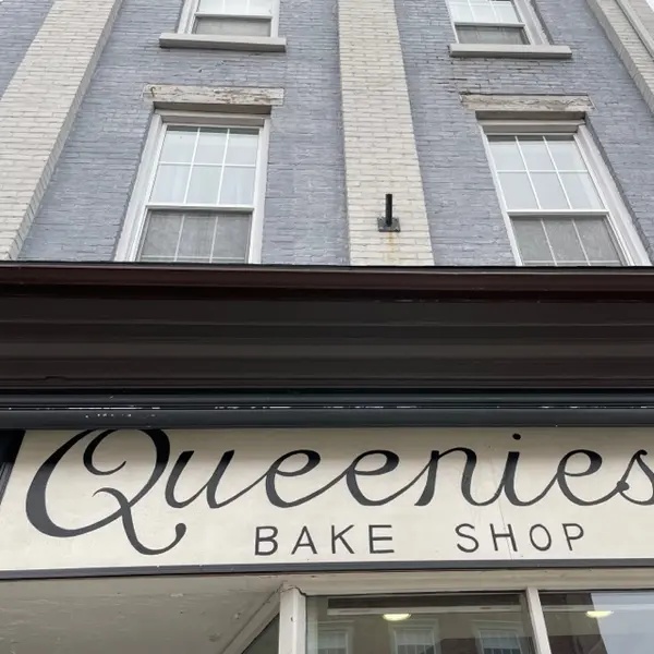 Storefront of Queenies Bake Shop